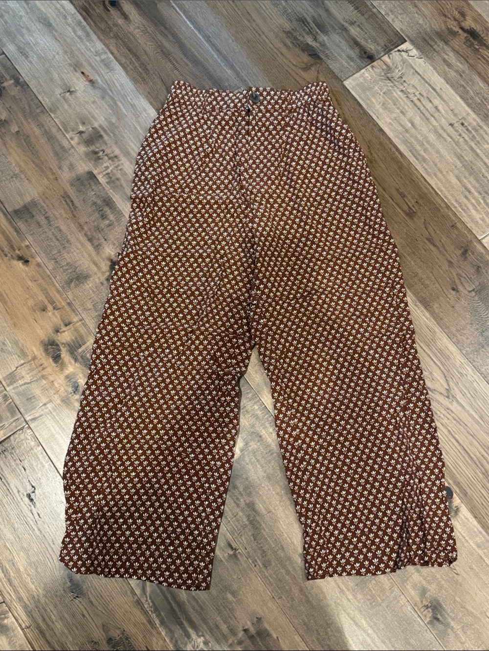 Treasure and Bond Flowy Pant.